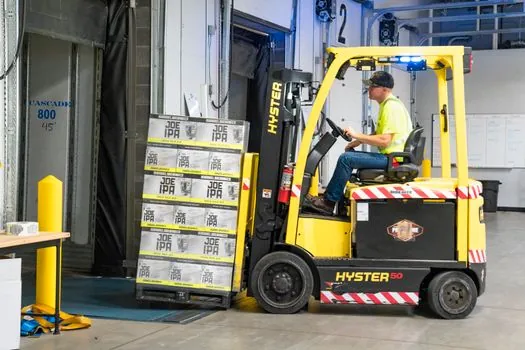Manual Pallet Jack selection for pharmaceutical distribution - Floor Conditions, Compliance, and Operator Ergonomics