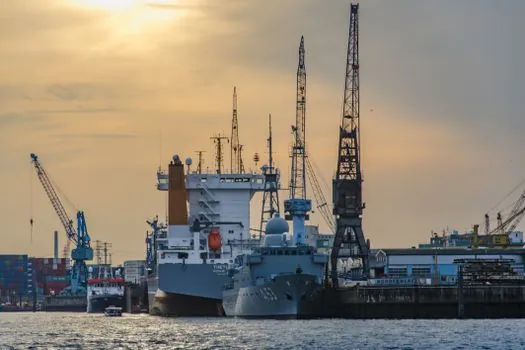 Industrial Adhesive selection for marine engineering - Comparison: Four Marine Adhesive Chemistries on the Same Four Gates