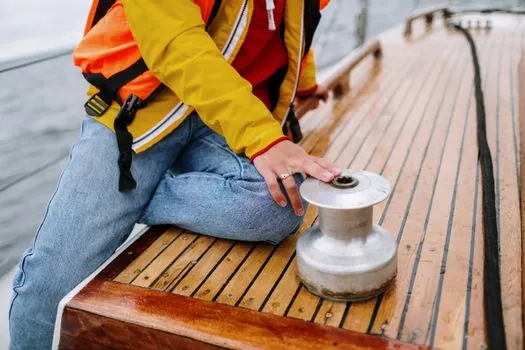 best Isolating Switch for marine - 300A vs 600A vs 275A: Matching Switch to Battery-Bank Topology
