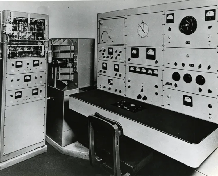 mass spectrometer reference image