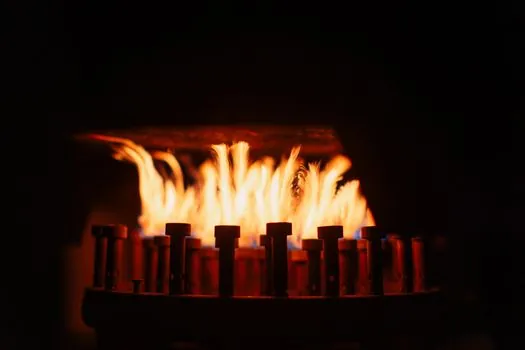 Melting Furnace selection for energy equipment - Induction vs gas vs resistance: a four-criteria comparison