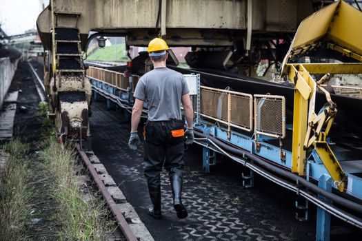 Mesh Belt Conveyor selection for air cargo - Width, Speed, and Drive Duty