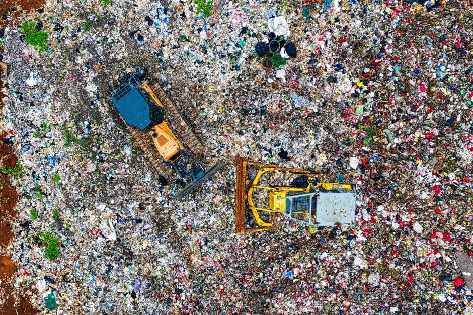 Mid-size hydrostatic crawler dozer is the urban-infrastructure default