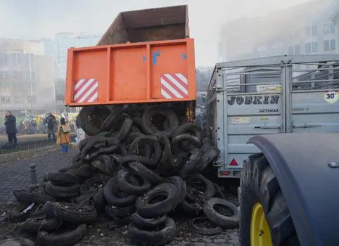 Mining Dump Truck selection for demolition projects - Tyres, Brakes, and Ground Clearance for Demolition Yards
