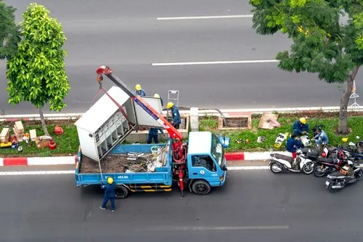 mobile crane selection guide - Power, drivetrain, and site efficiency