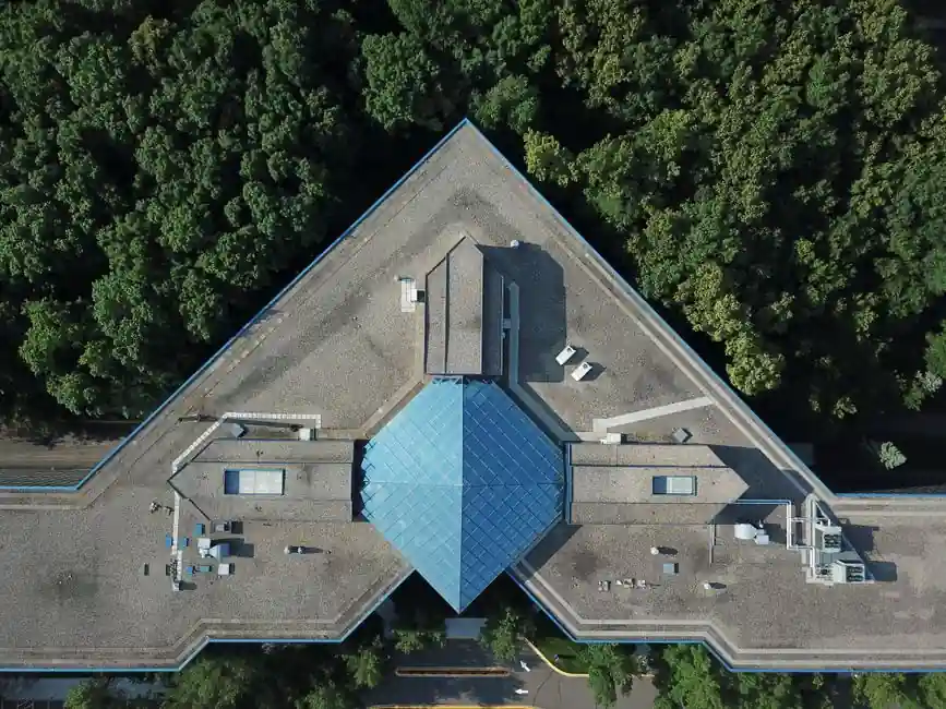 Modified Bitumen Membrane Selection for Commercial Buildings: Spec, Substrate, Sourcing