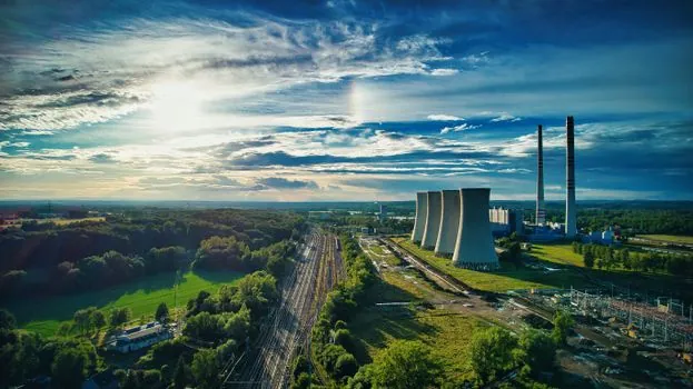nuclear power competitive landscape 2026 - Comparison: LWR, SMR, fast breeder on four decision axes