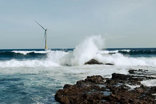 offshore wind foundation competitive landscape 2026 - Floating Pilots: Where Spar, Semi-Submersible, and TLP Actually Compete