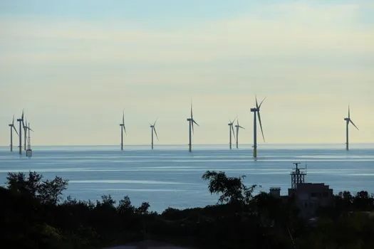 offshore wind OEM vs ODM manufacturing - Options Compared: Pure OEM, Pure ODM, and Hybrid on Five Decision Criteria