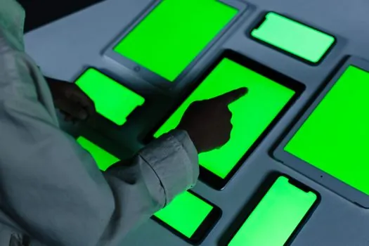 OLED OEM vs ODM manufacturing - Decision Matrix: When to Pick Which