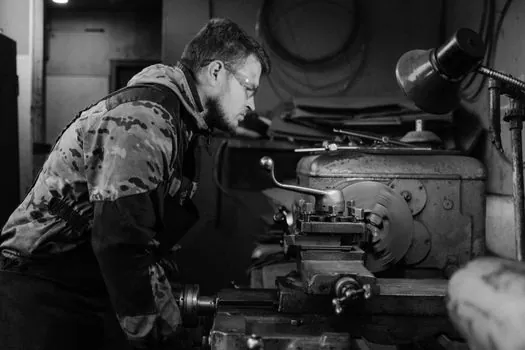 Optical Comparator selection criteria - Tooling, fixturing, and where comparators stop being the right tool