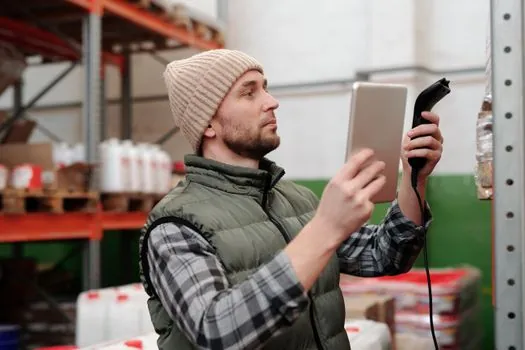 Order Picker selection for warehouse automation - Workflow Match: Discrete, Batch, Cluster, Zone, Wave, or Goods-to-Person