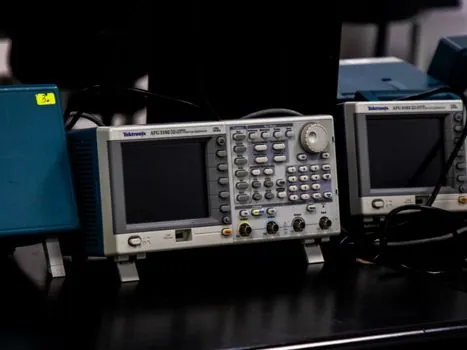 Oscilloscope buying guide 2026 - Entry-tier vs mid-range vs benchtop: comparing 2026 picks on cost and capability