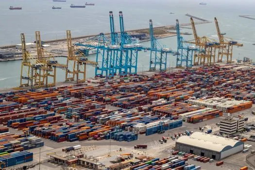 Overhead Bridge Crane selection for port and terminal operations - Selection Criteria: Container Yard, Steel Yard, and Bulk Yard