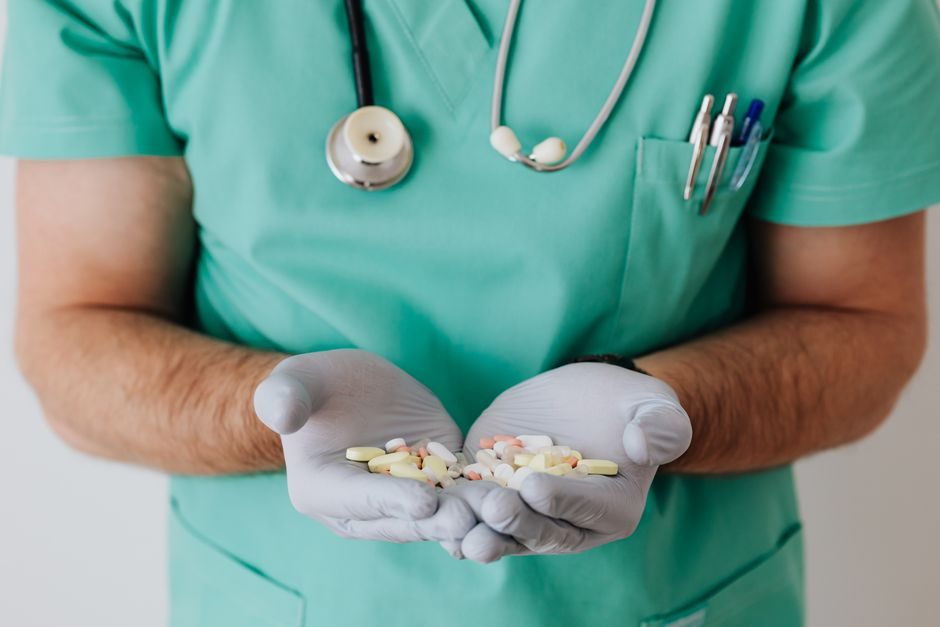 Overhead Conveyor Selection for Pharmaceutical Distribution