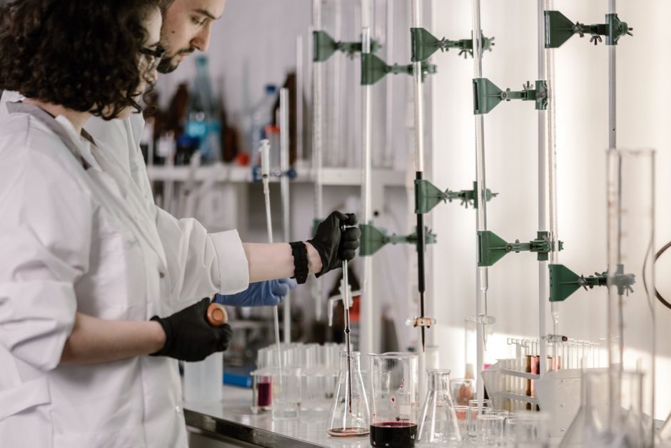 Oxygen Detector Selection for Laboratories: Sensor Types, Alarm Setpoints, and Spec Gates