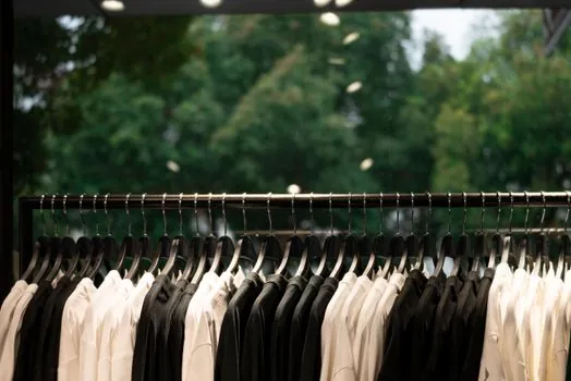 Pallet Rack selection for apparel distribution - Apparel-specific hardware: wire decks, flue-space, and slot ID