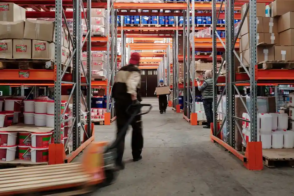 Pallet rack selection for e-commerce fulfillment: type, capacity, and code gates