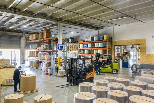 Pallet Rack selection for pharmaceutical distribution - Cleanroom, ESD, and Lot-Traceable Operations