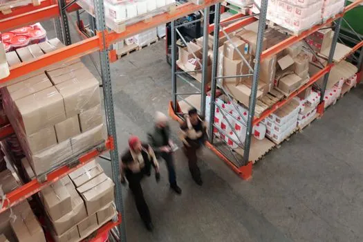 Pallet Rack selection for retail distribution - Connection style and reconfiguration cost