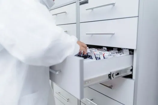 Vertical Lift Module selection for pharmaceutical distribution - Main VLM Type Options Lined Up for Pharma Buyers