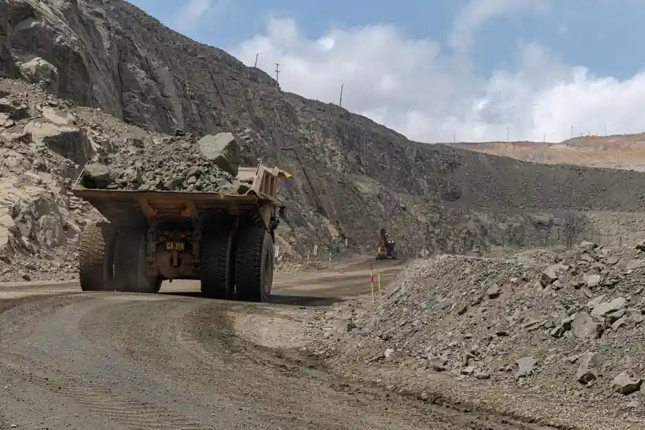 Pick a Dump Truck for Demolition: Steel Body, Axle Count, and Site Match