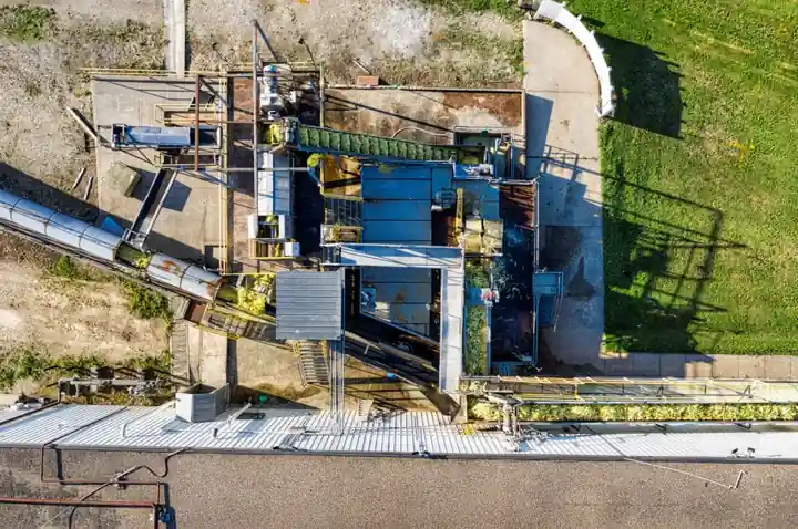 Pneumatic conveyor vs chain conveyor: a spec-first decision map