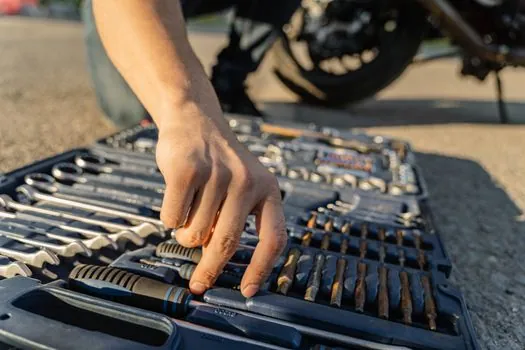 Pneumatic Nail Gun selection for road maintenance - Auto-feed strip vs. dual-purpose magazine for crew productivity