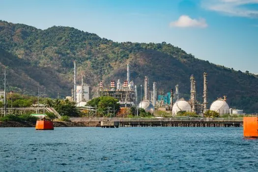 Polycarbonate (PC) selection for oil and gas - Supply, cost, and 2026 feedstock risk