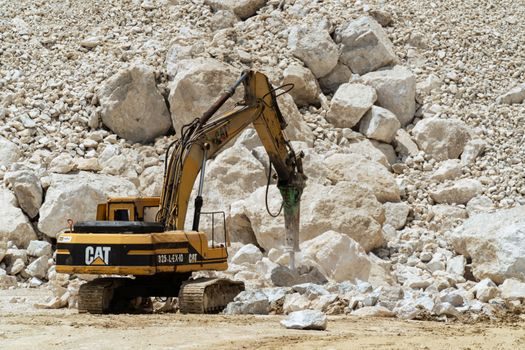 Power Mixer selection for demolition work - Carrier Pairing and Hydraulic Envelope: 25-40 t, 350 bar, 160 kW