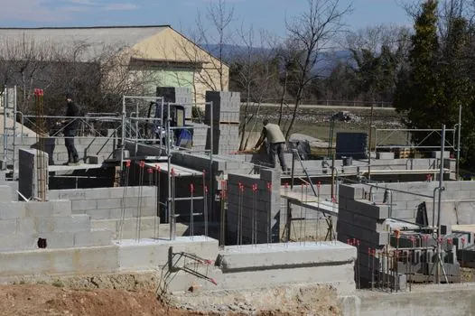 Power Trowel selection for masonry - Standards, Sourcing, and Trackable Signals
