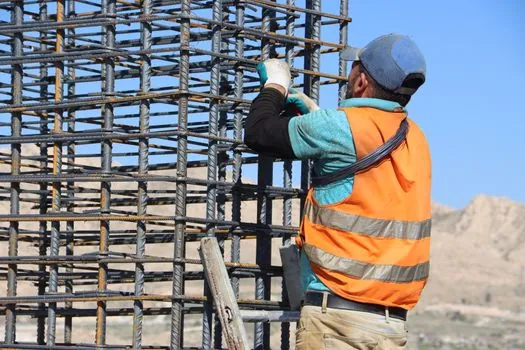 Prestressing Strand selection for commercial buildings - Bonded vs unbonded PT systems: slab type, corrosion, and replaceability