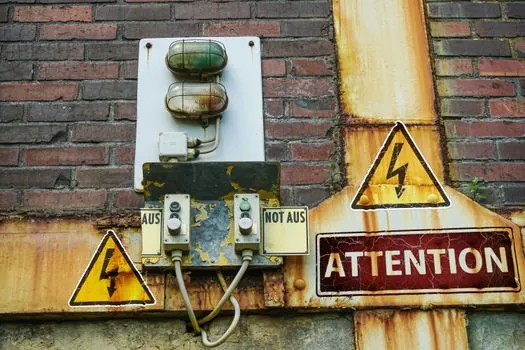 how to choose a Proximity Sensor - Inductive vs Capacitive vs Photoelectric vs Magnetic vs Ultrasonic