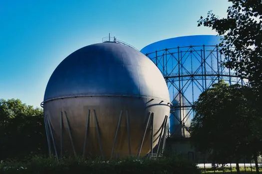 Level Transmitter vs Radar Level Meter - Real Use Cases from the 2026 Supplier Data