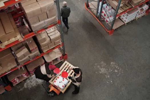 Reach Truck selection for electronics handling - Spec comparison: counterbalance forklift vs reach truck vs VNA for electronics