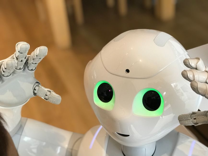 Reactive Power Compensation Selection for Robotic Workcells