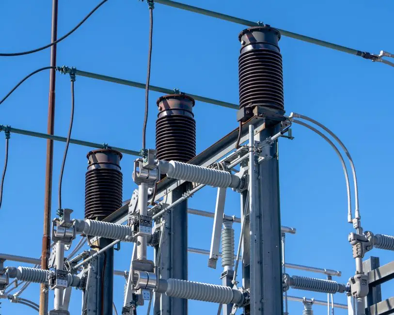 Reactive power compensation: thermal derating gates and topology fit