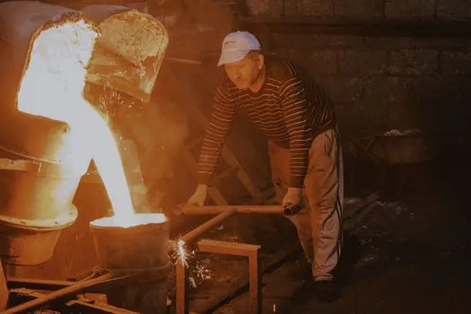 robotics market share by manufacturer - Specialized Segments: Polishing, Underwater, Casting, Inventory, Sludge