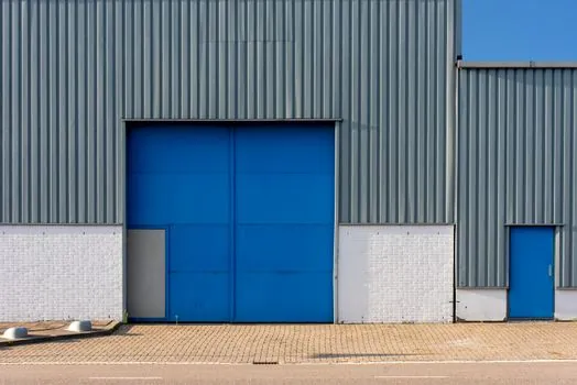 Rock Wool selection for warehouses - When to Use Rock Wool vs Fiberglass vs PUR/PIR in Warehouses