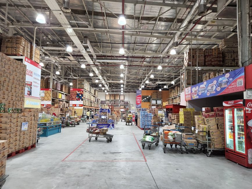 Roller Conveyor Selection for Retail Distribution: 2026 Spec Map