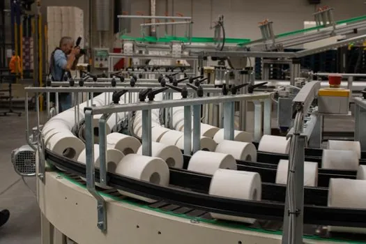 roller conveyor vs Conveyor Chain - Selection Criteria: A Side-by-Side Comparison