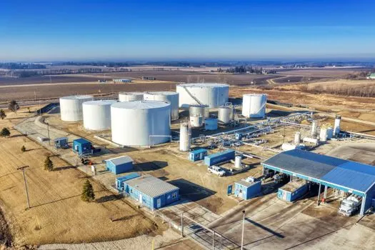 Safety Fence selection for oil and gas facilities - Comparison of Fence Options Against Oil and Gas Selection Criteria