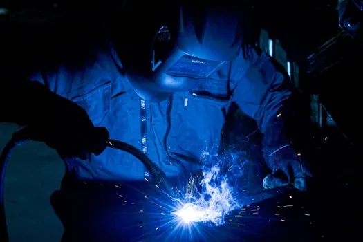 Safety Light Curtain selection for welding operations - Operating Range, Enclosure, and Welding-Cell Reality