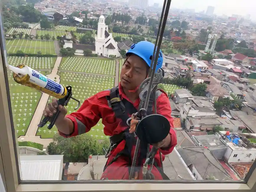 Safety mat selection for work at height: thickness, fall height, and substrate map