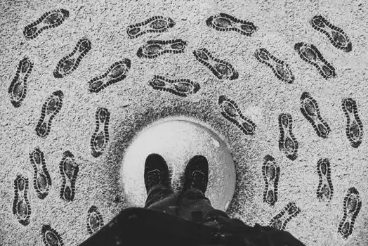 Safety Shoes selection for oil and gas facilities - Comparative matrix: three footwear classes for typical oil and gas zones