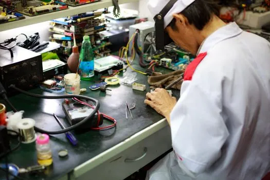 satellite OEM vs ODM manufacturing - Who each model is for, and who it is not for