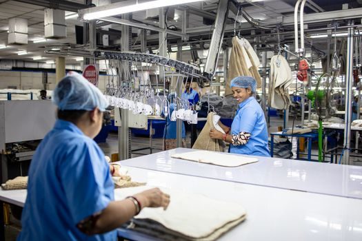 Screw Conveyor selection for apparel distribution - Selection Criteria When the Screw Conveyor Is the Right Pick