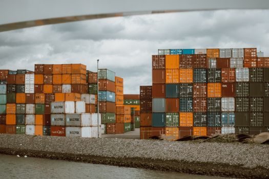 Screw Conveyor selection for port logistics - Integration with Port Outbound Logistics
