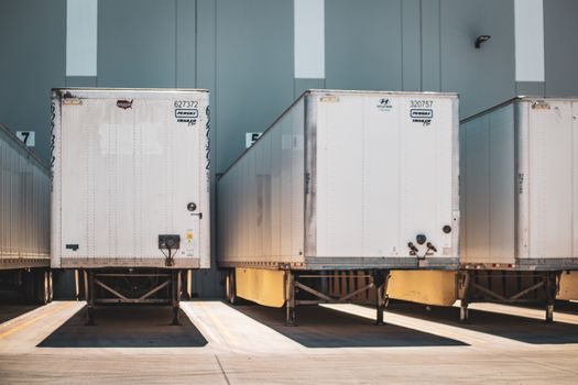Screw Conveyor selection for retail distribution - Real Use Cases: Receiving, Reclaim, and DC Loading