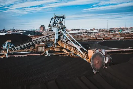 screw conveyor vs Conveyor Chain - Selection Criteria and Use-Case Map
